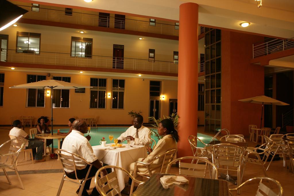 Hotel Triangle Kampala Ngoại thất bức ảnh