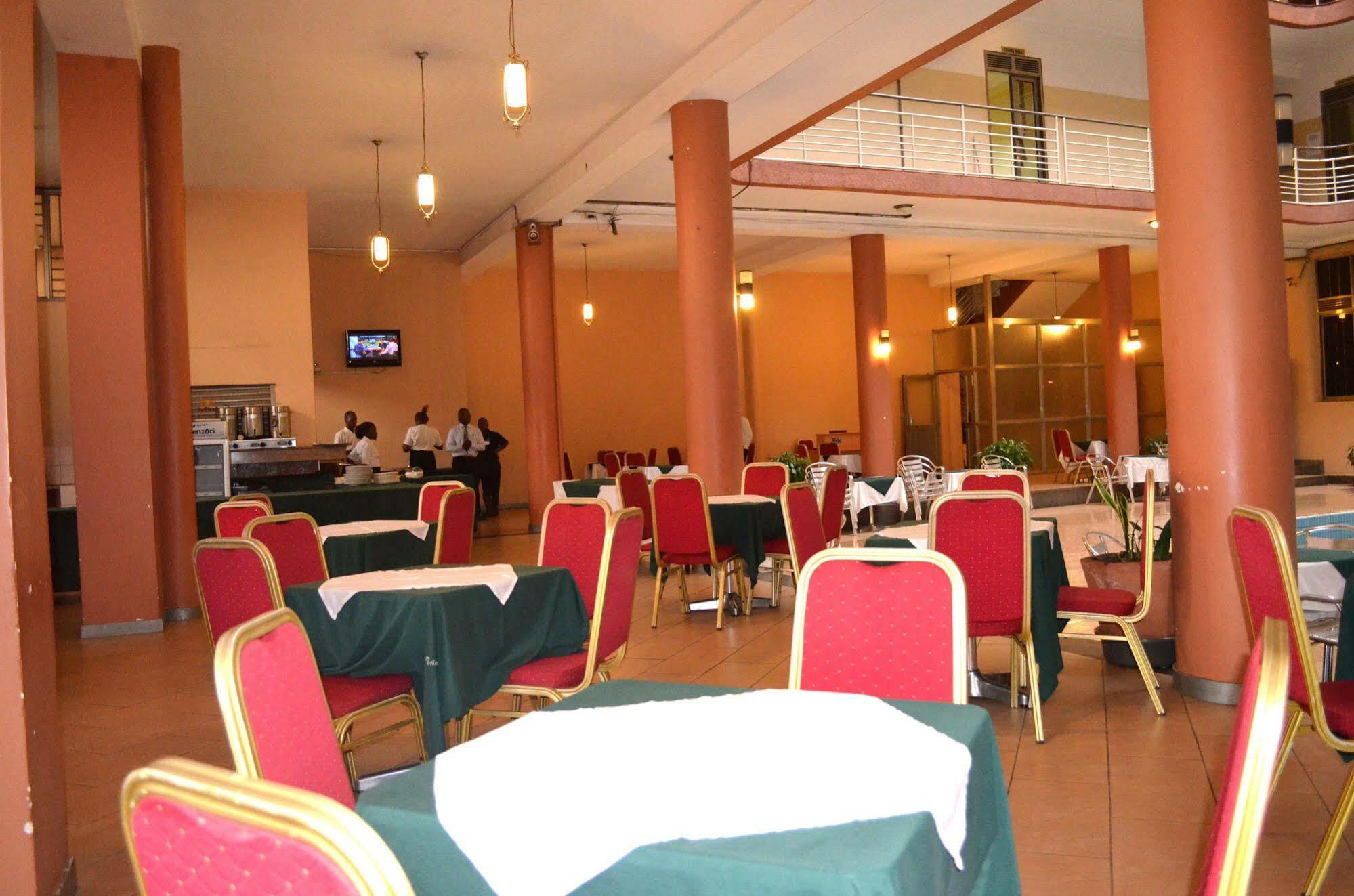 Hotel Triangle Kampala Ngoại thất bức ảnh