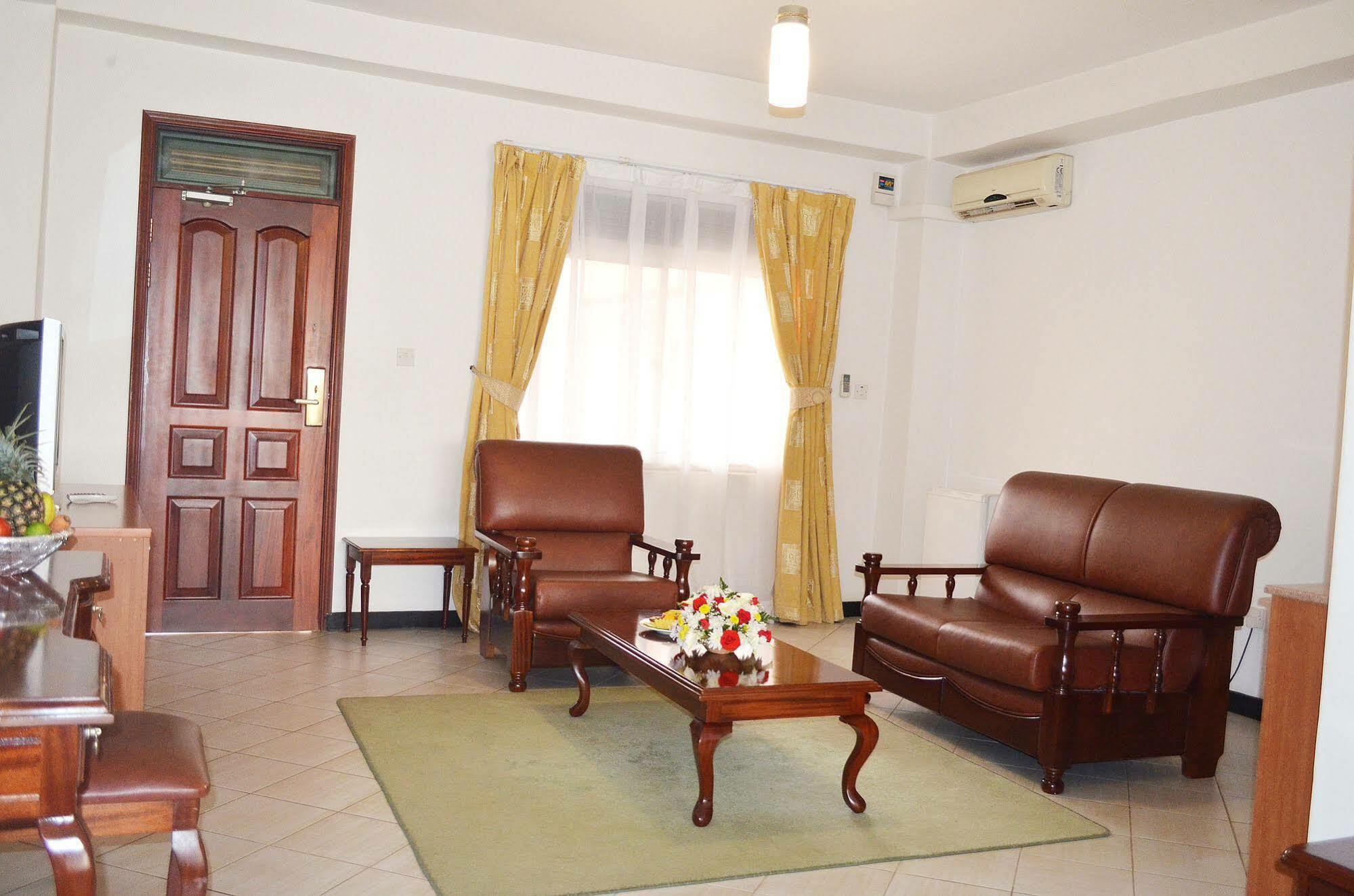 Hotel Triangle Kampala Ngoại thất bức ảnh