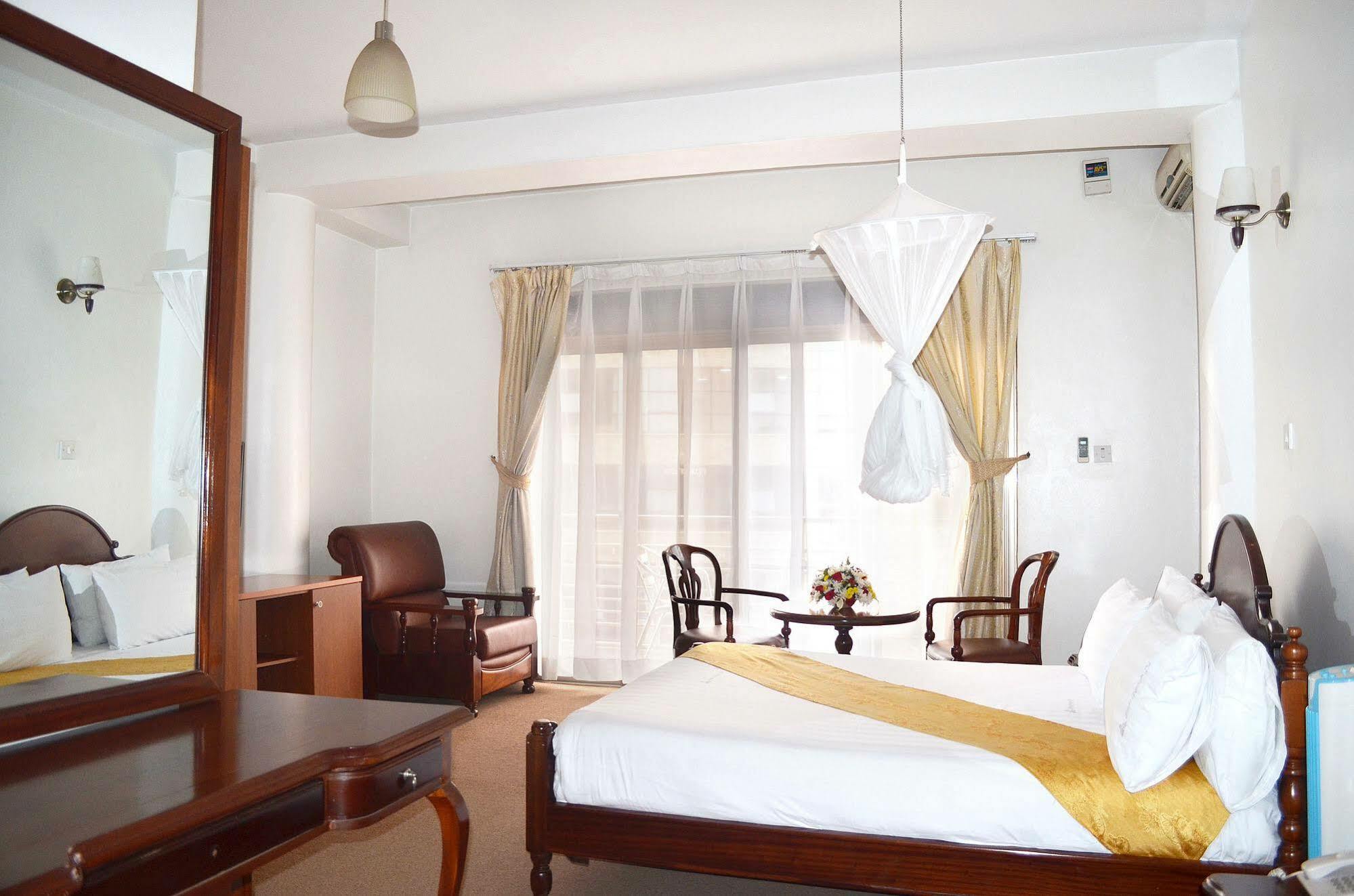 Hotel Triangle Kampala Ngoại thất bức ảnh