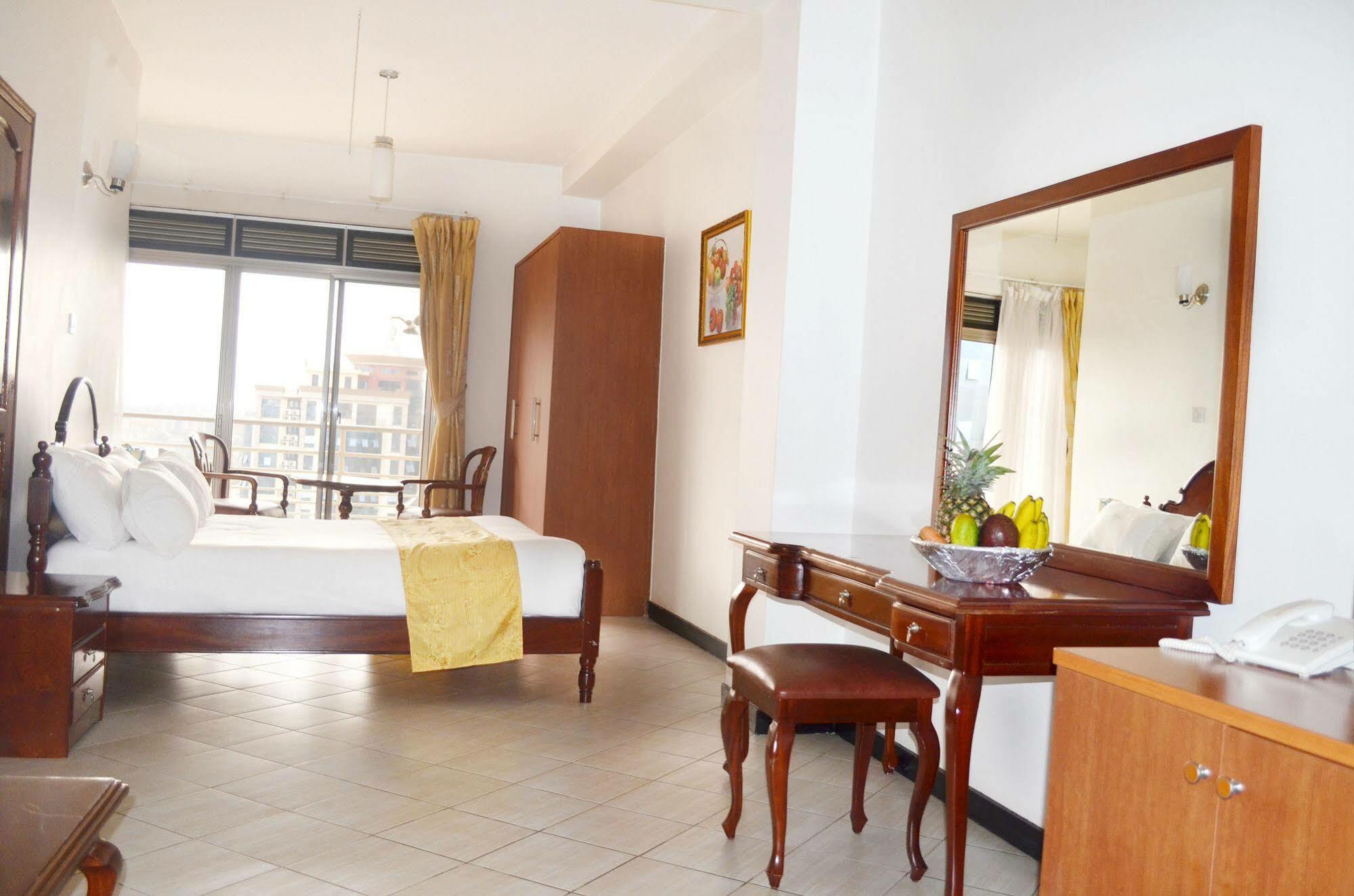 Hotel Triangle Kampala Ngoại thất bức ảnh