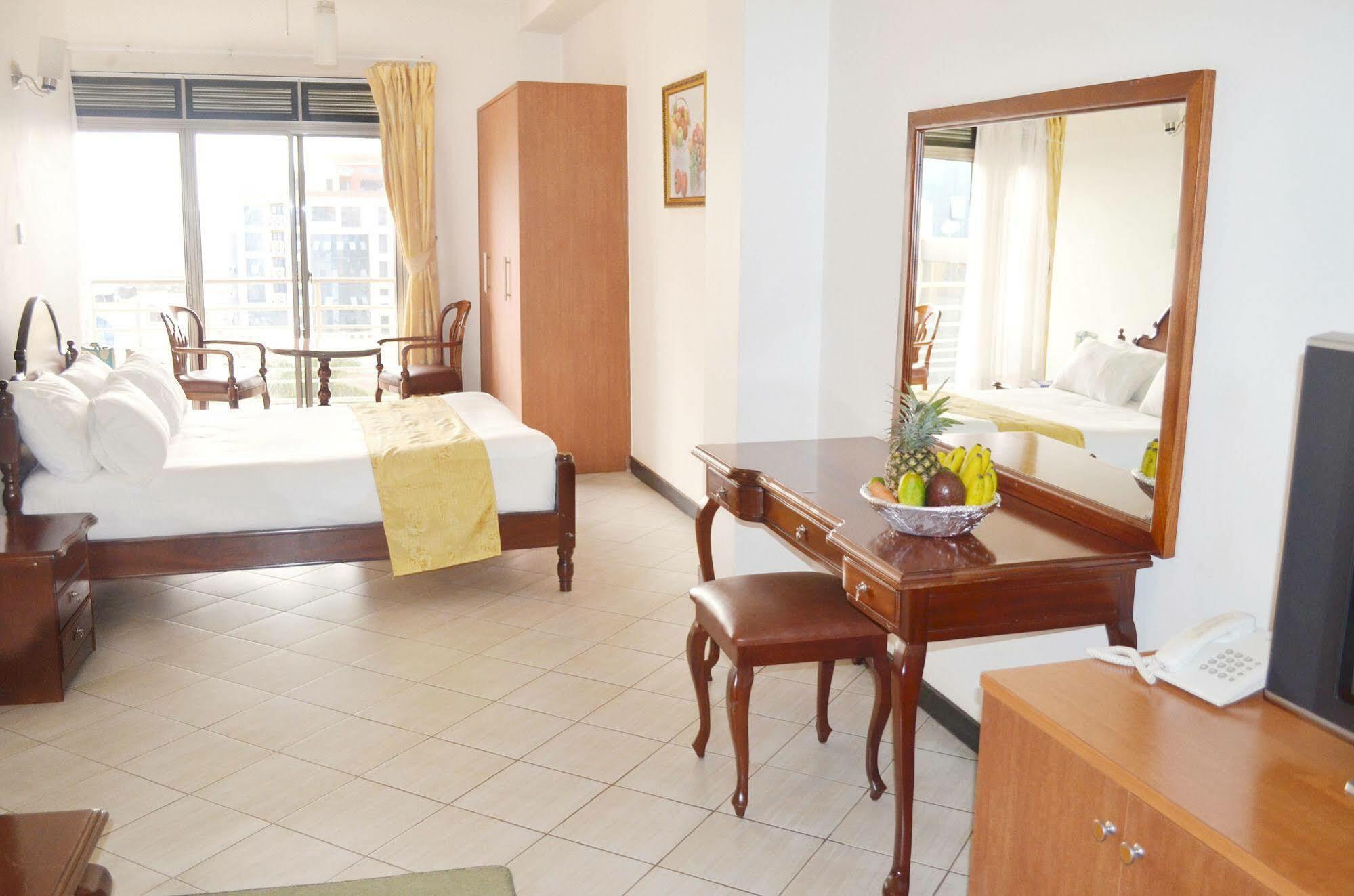 Hotel Triangle Kampala Ngoại thất bức ảnh