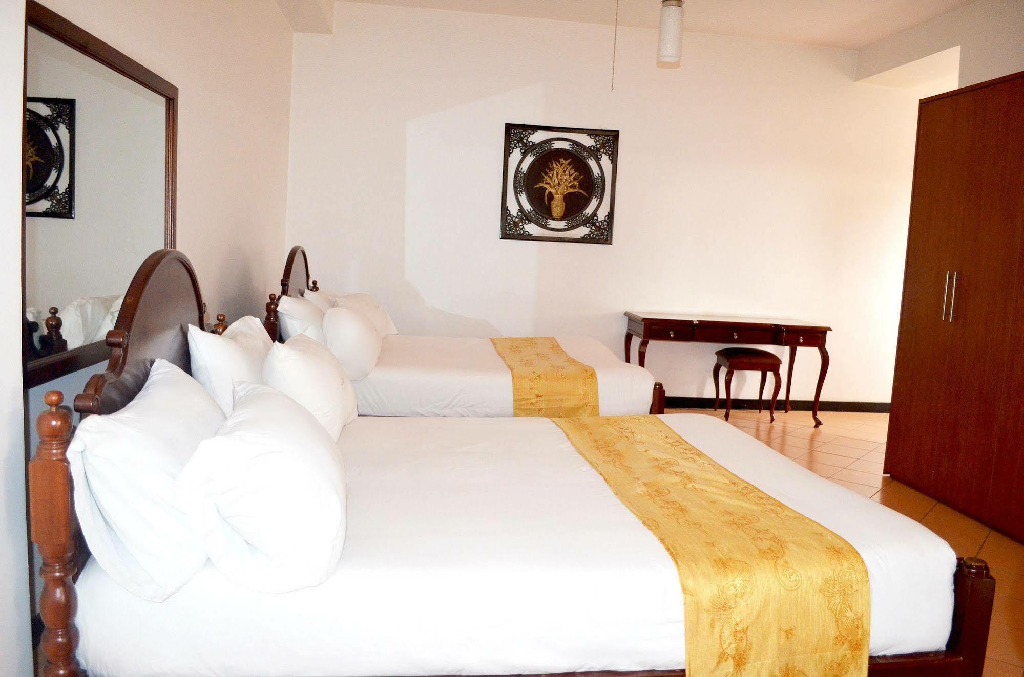 Hotel Triangle Kampala Ngoại thất bức ảnh