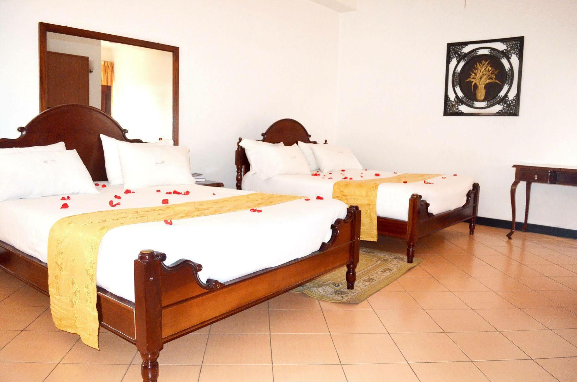 Hotel Triangle Kampala Ngoại thất bức ảnh