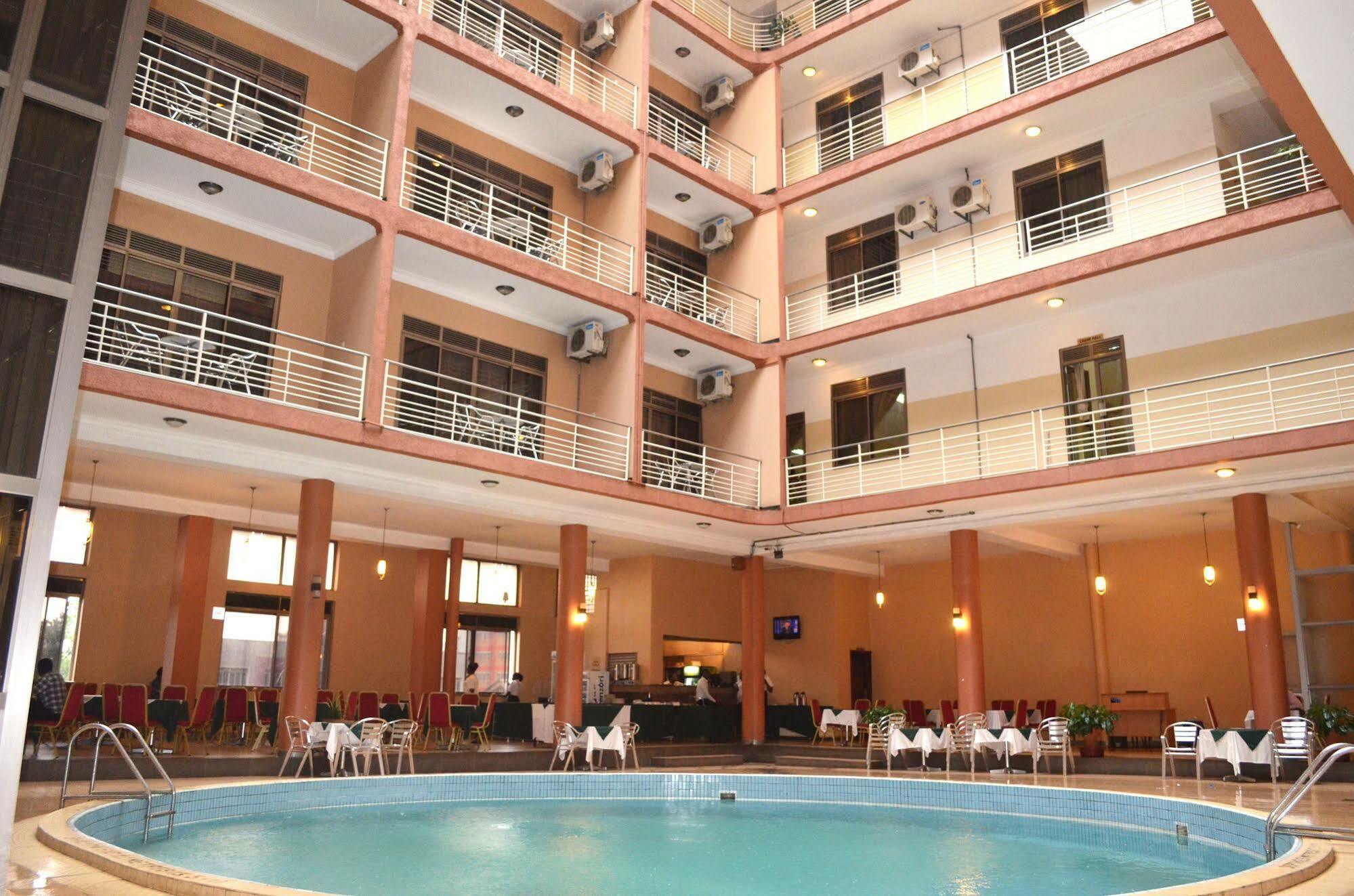 Hotel Triangle Kampala Ngoại thất bức ảnh