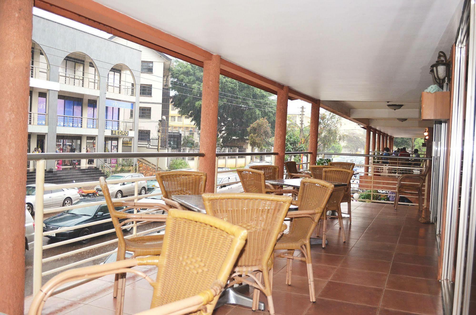 Hotel Triangle Kampala Ngoại thất bức ảnh